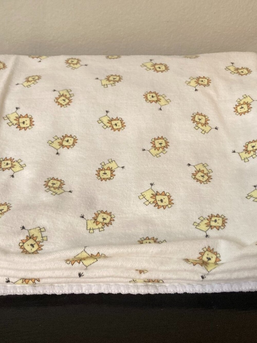 Old Navy Summer 2007 White Lion Print 100% Cotton Newborn Blanket - 41"x39"